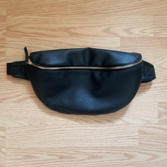Forever21 Black Belt Bag - Picture 1 of 3